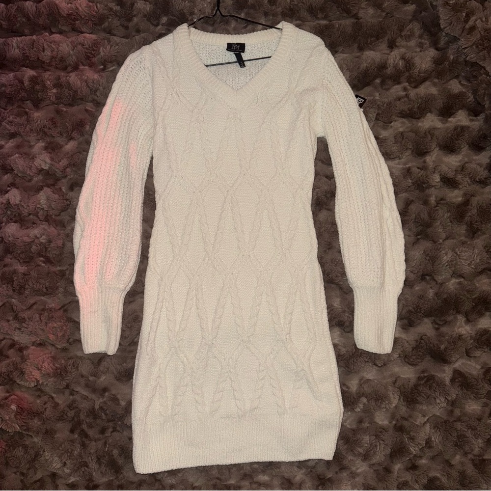 Derek Heart Cream Ribbed V-Neck Sweater Dress *BRAND NEW*